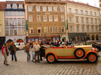 В Праге — множество ретро-автомобилей. И они ей к лицу! 2007г.
