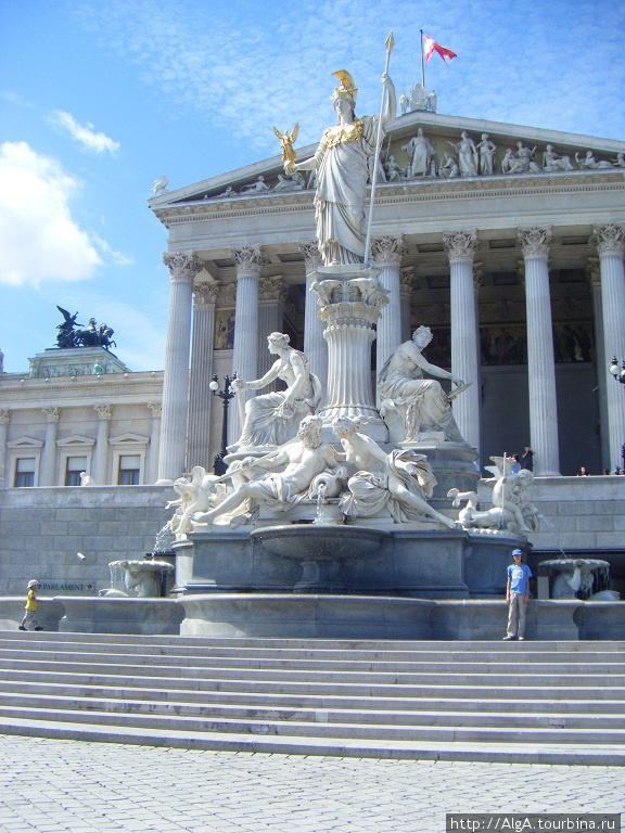 Афина Паллада у Парламента Вена, Австрия