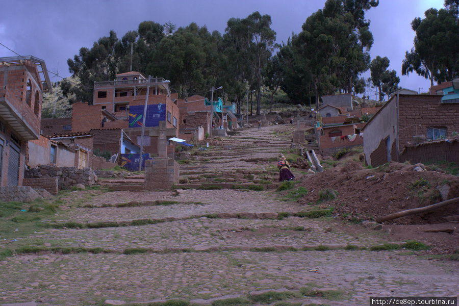 В начале широкая дорожка идет, но непременно крутая Копакабана, Боливия