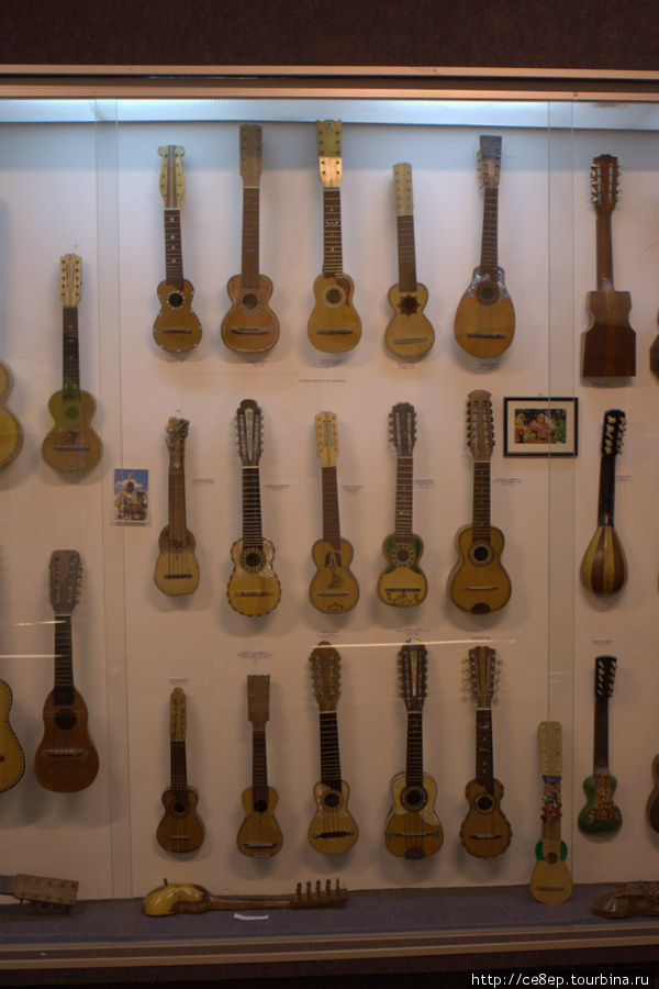 Насыщенный музей музыкальных инструментов