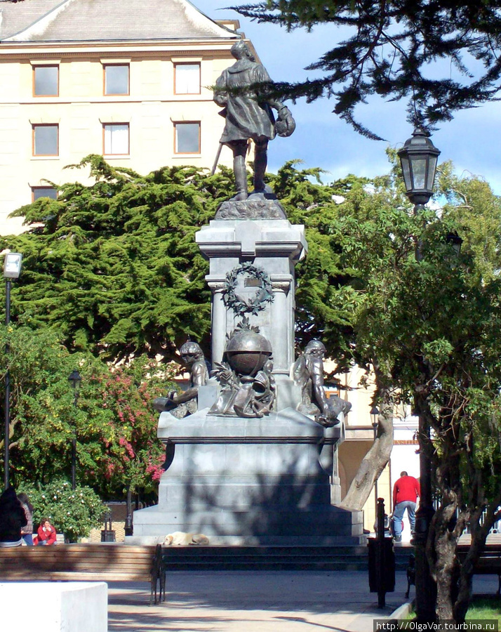 Памятник Магеллану (вид сзади) Пунта-Аренас, Чили