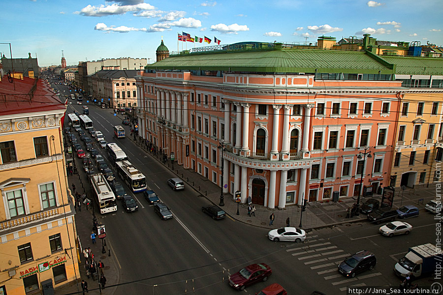 Вот таким я его и люблю — розово-бело-желтым на голубом фоне неба Санкт-Петербург, Россия