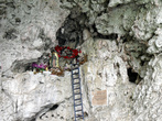В каньоне Сумидеро есть маленькая часовня в пещере