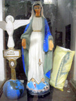 В доминиканской церкви статуя Девы Марии