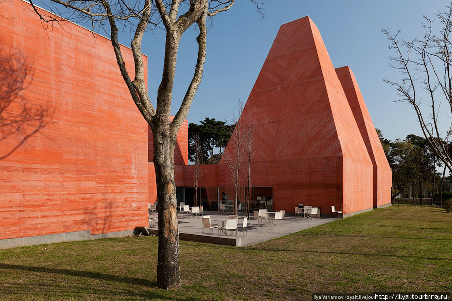 Использование натурального камня в отделке выставочных площадей способствует постоянному поддержанию оптимальной температуры в помещениях. Кашкайш, Португалия