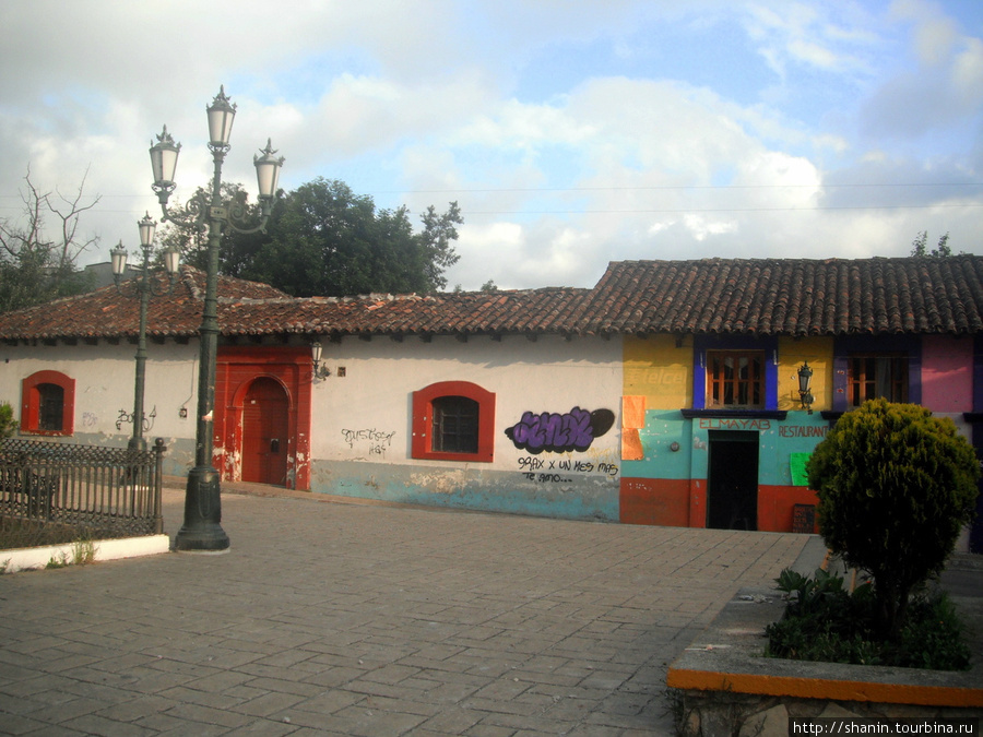 Дорога к храму Сан-Кристобаль-де-Лас-Касас, Мексика