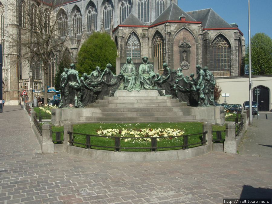 Памятник Хуберту и Яну ван Эйку / Het standbeeld Huberto et Johann van Eyck