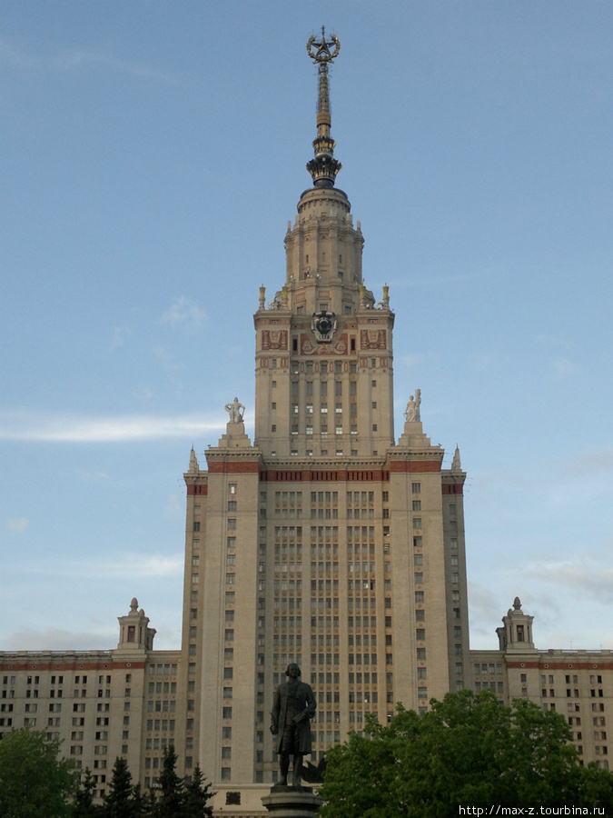 Исполин второй, трех буквенный: МГУ. Москва, Россия