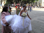 Невеста перед кафедральным собором Оахаки