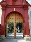 Вход в монастырь кармелиток