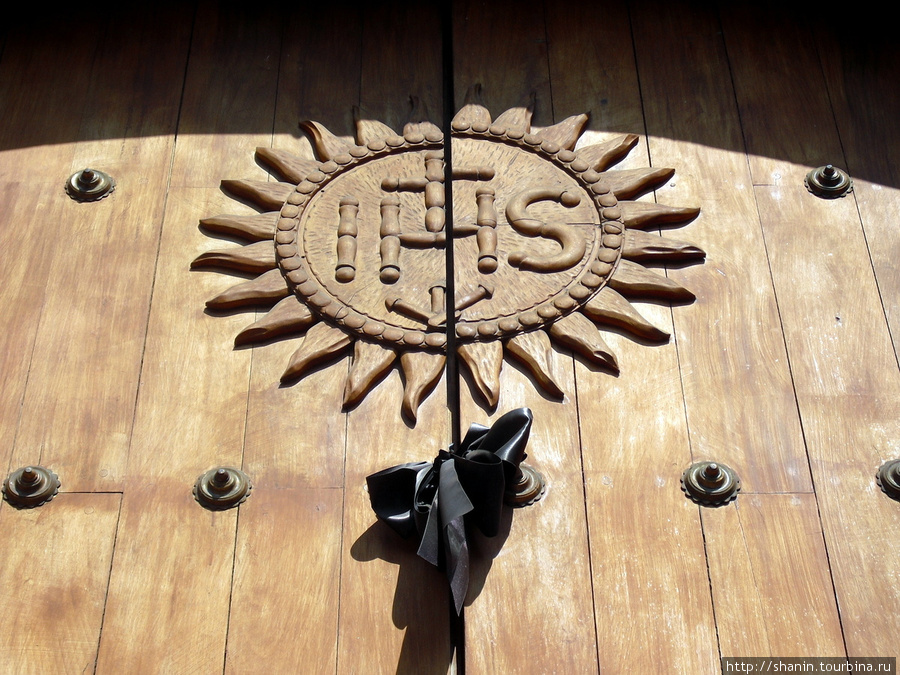 Запертая дверь церкви Учеников Христа Оахака, Мексика