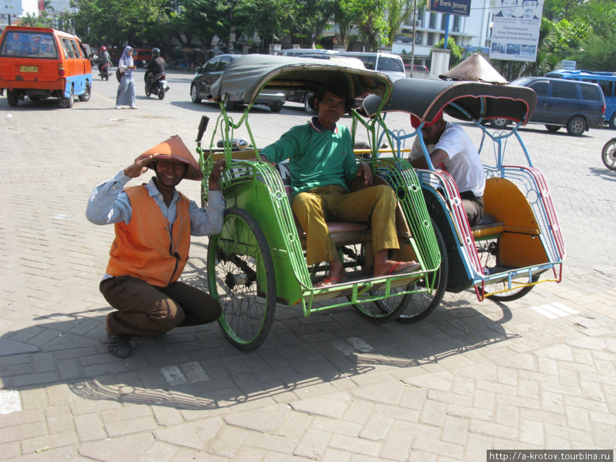 Много рикш Семаранг, Индонезия