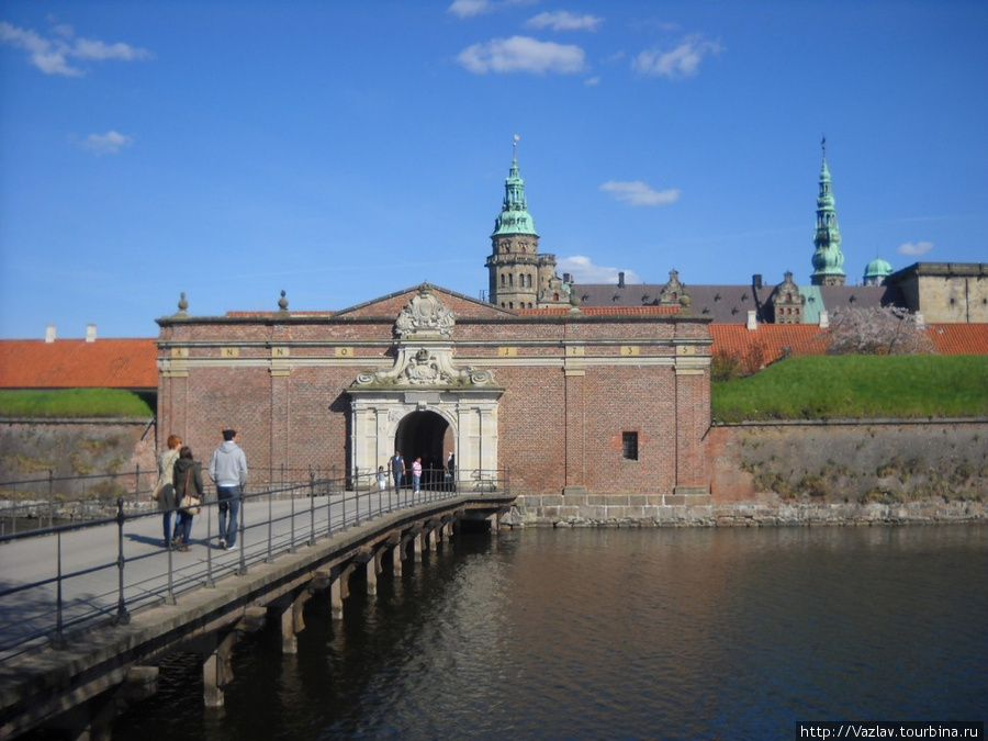 Ворота и мост к ним Хельсингёр, Дания