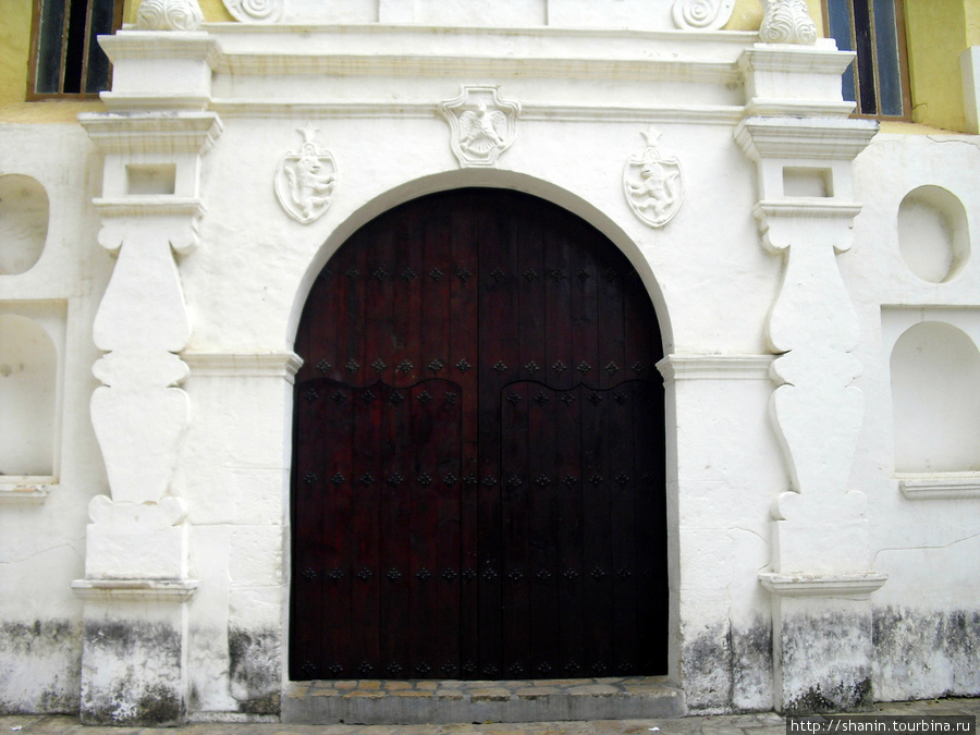 Монастырь у арки КАрмен Сан-Кристобаль-де-Лас-Касас, Мексика