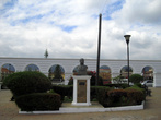Памятник Мигелю Идальго и Кастилла у миниципалитета