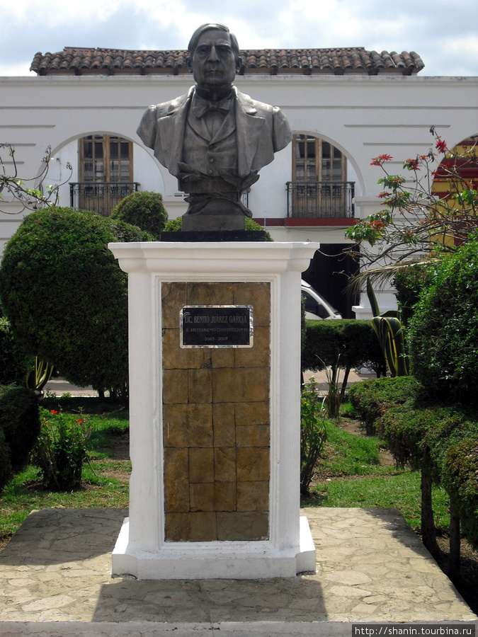 Памятник у муниципалитета Сан-Кристобаль-де-Лас-Касас, Мексика