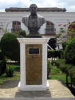 Памятник у муниципалитета