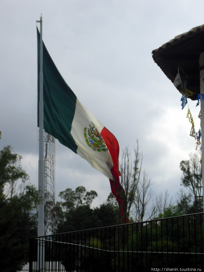 Флаг в парке Сан-Кристобаль-де-Лас-Касас, Мексика