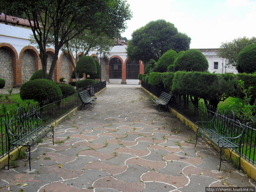В парке у церкви Ла Мерсед Сан-Кристобаль-де-Лас-Касас, Мексика