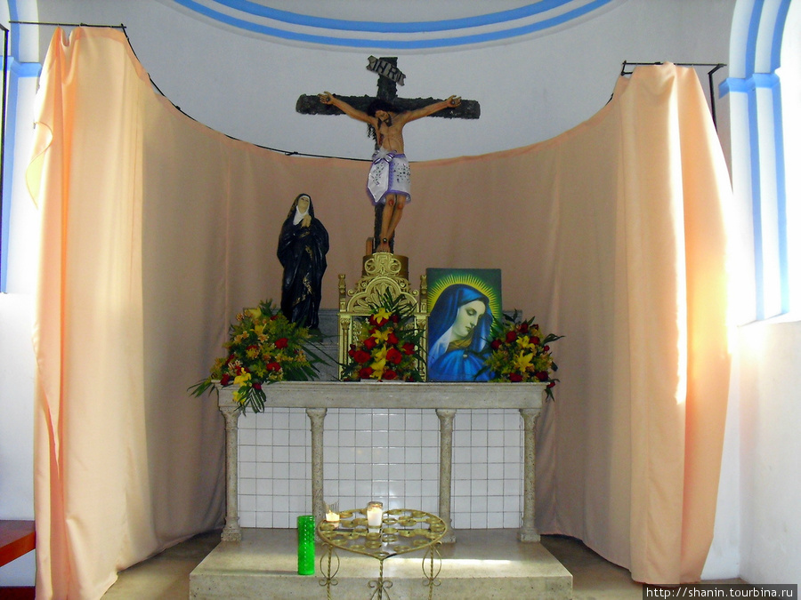В церкви Святой Люции в Сан-Кристобаль-де-Лас-Касас Сан-Кристобаль-де-Лас-Касас, Мексика