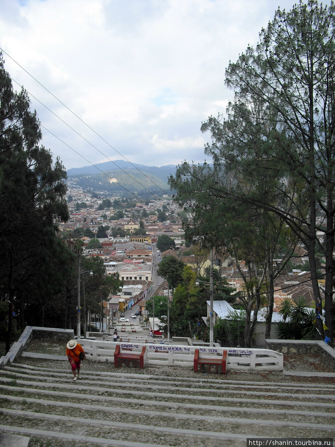 Лестница перед церковью Святого Кристобаля Сан-Кристобаль-де-Лас-Касас, Мексика