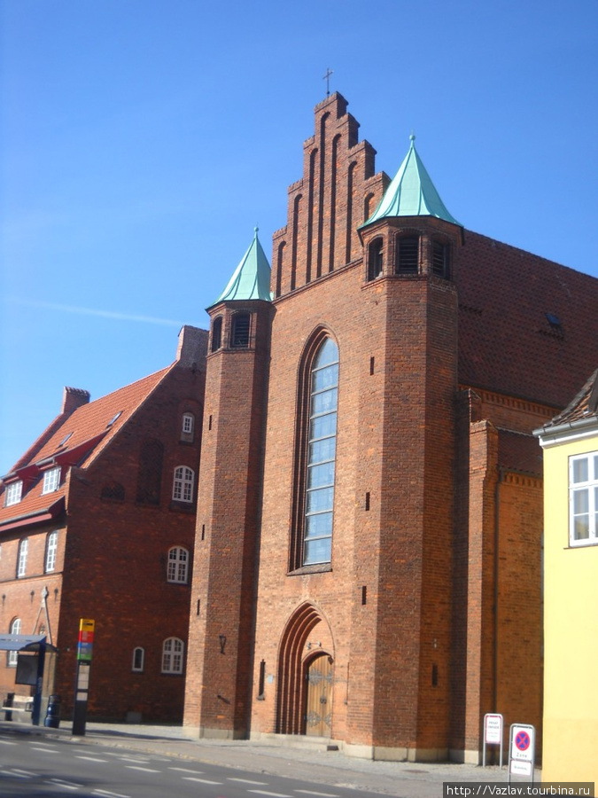 Фасад церкви Хельсингёр, Дания