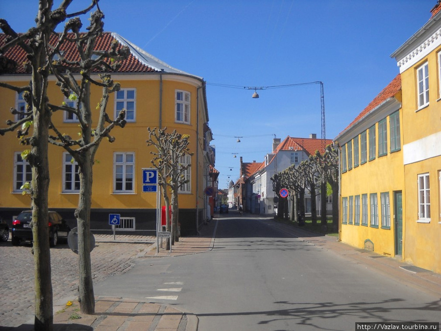 Здешний народ определённо не любит разгуливать по улицам Хельсингёр, Дания