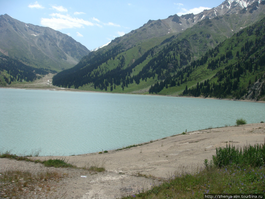 Большое Алматинское озеро Иле-Алатауский Национальный Парк, Казахстан