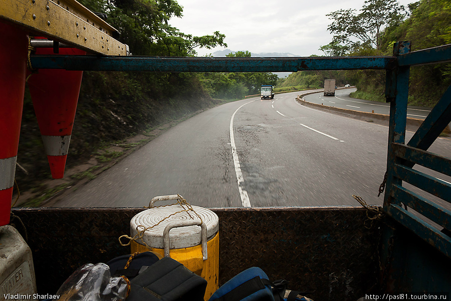 Понятно, что при таком обилии джипов, пикапов и полуторок, довольно часто получается прокатиться с ветерком! Венесуэла