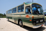Такие ретро-автобусы дизайна полувековой давности — основное туристическое средство передвижения