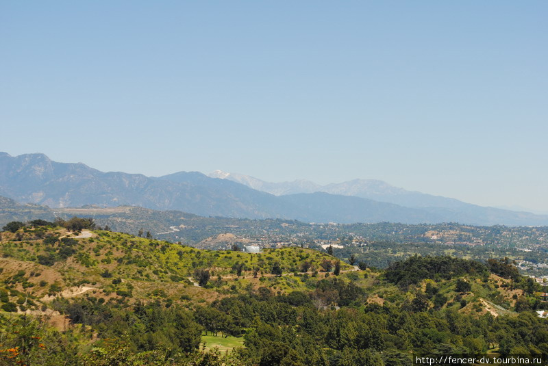 На севере города окружен вполне настоящими горами Лос-Анжелес, CША