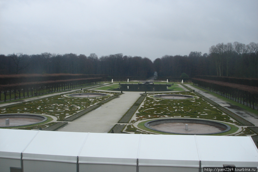 Вид на парк из окна дворца Брюль, Германия