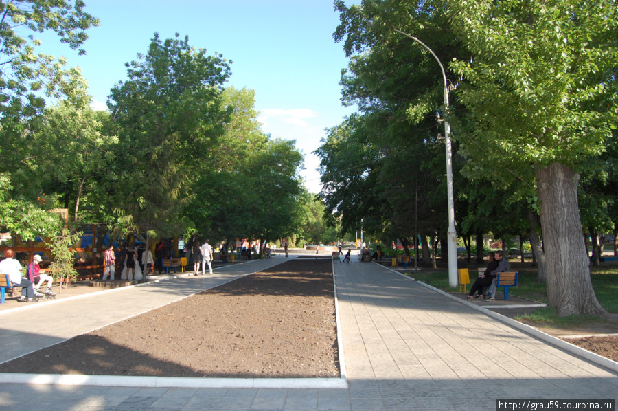 Сквер на площади Дружбы народов Саратов, Россия