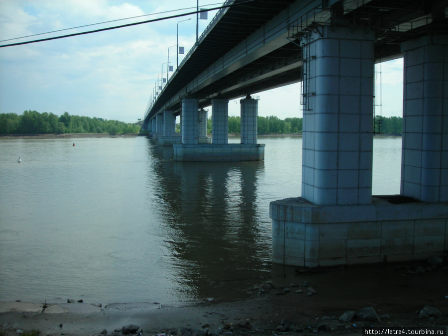 Под мостом Барнаул, Россия