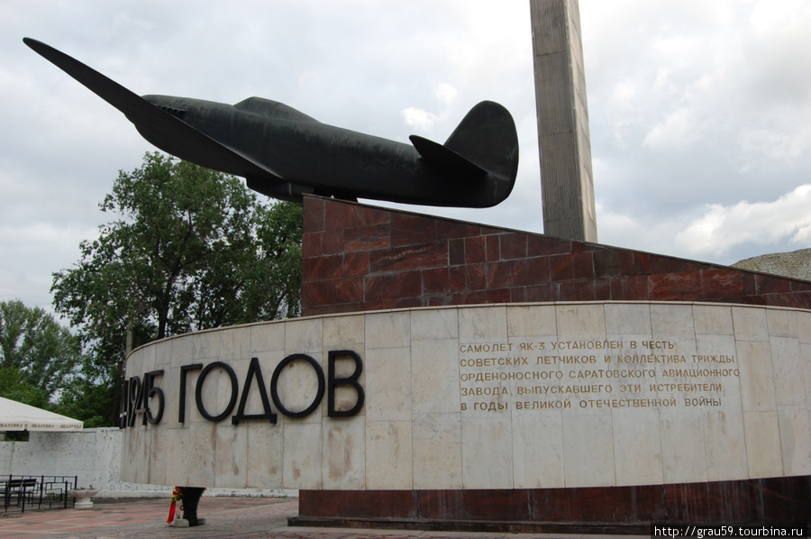 Памятник самолету Як-3 Саратов, Россия