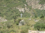 крест поставлен в память о погибших 7 июля 1963 года, когда  селевой поток из верховьев реки Иссык (гора Жарсай) разрушил естественную плотину в западной части, опустошив водоём