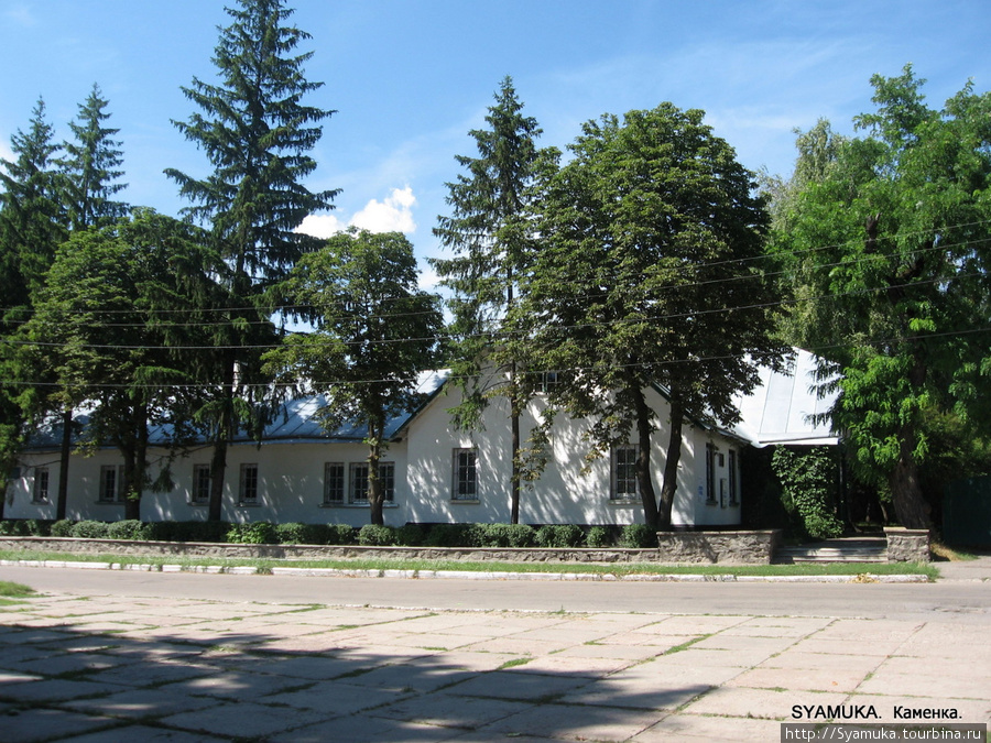 В городе сохранились каменные дома застройки начала XX века. Каменка (Черкасская область), Украина
