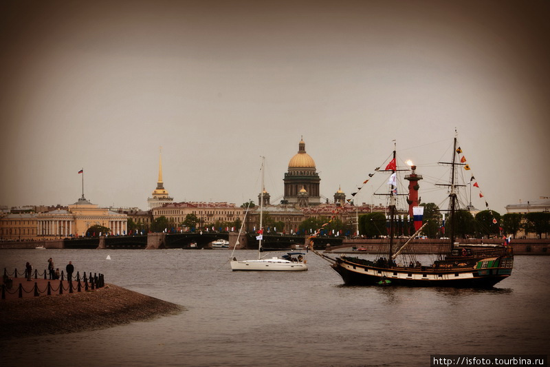 Виват, Санкт-Петербург! Прощальный парад ретро-пароходов. Санкт-Петербург, Россия