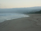 С другой стороны от Бикон Айлэнда вообще очень длинный пляж, там можно часами гулять. Жаль, темнеет быстро