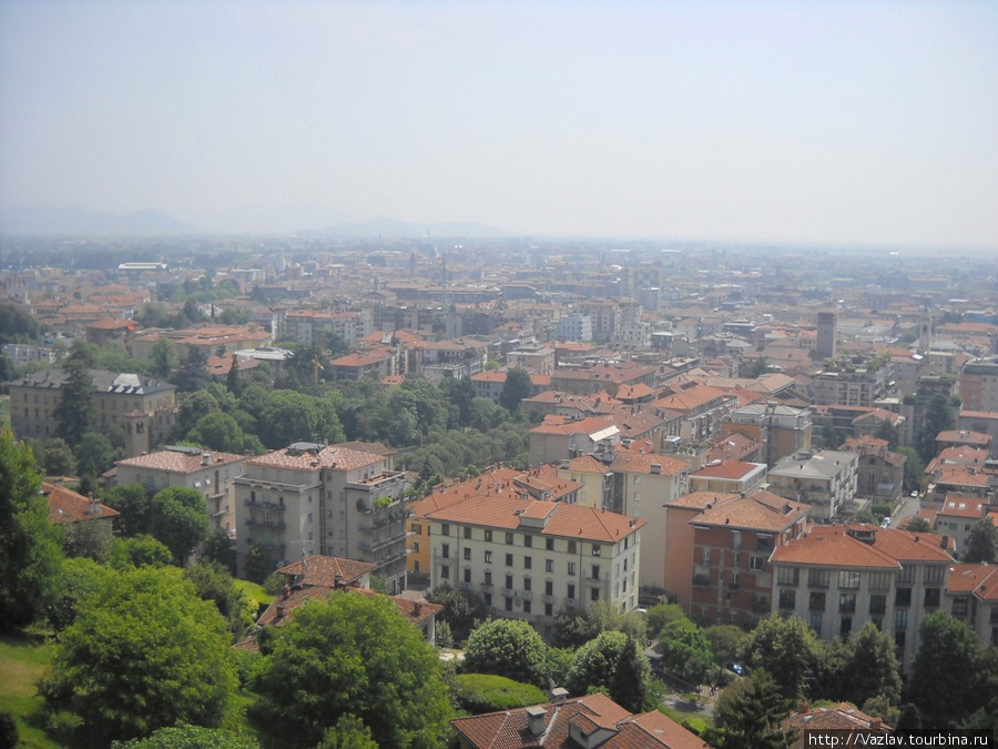 Высоко сижу, далеко гляжу Бергамо, Италия