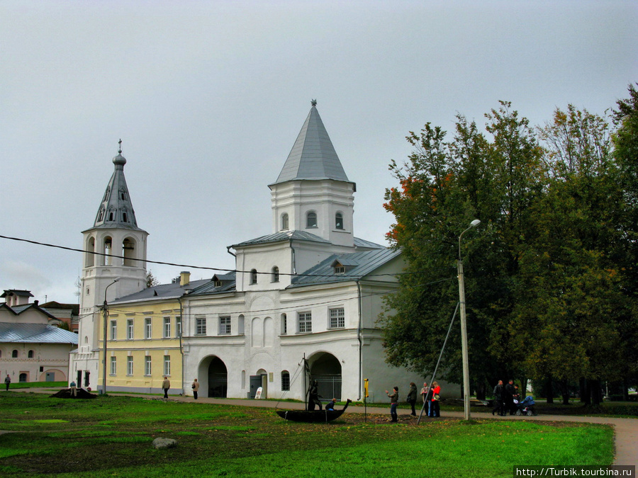 Воротная башня Гостиного двора Великий Новгород, Россия