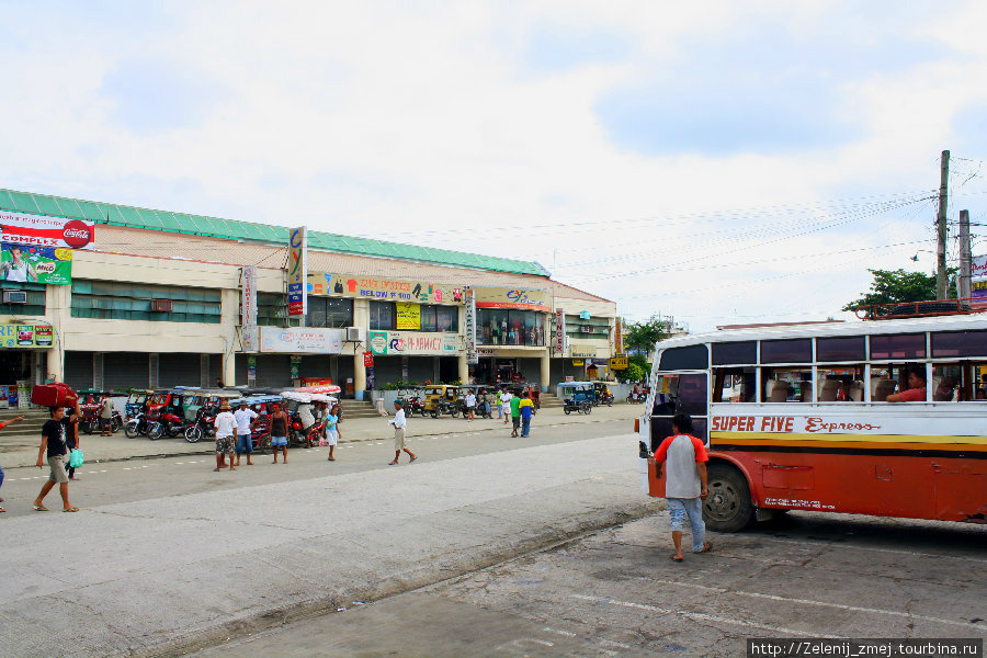 Тубигон,главная площадь Остров Бохол, Филиппины