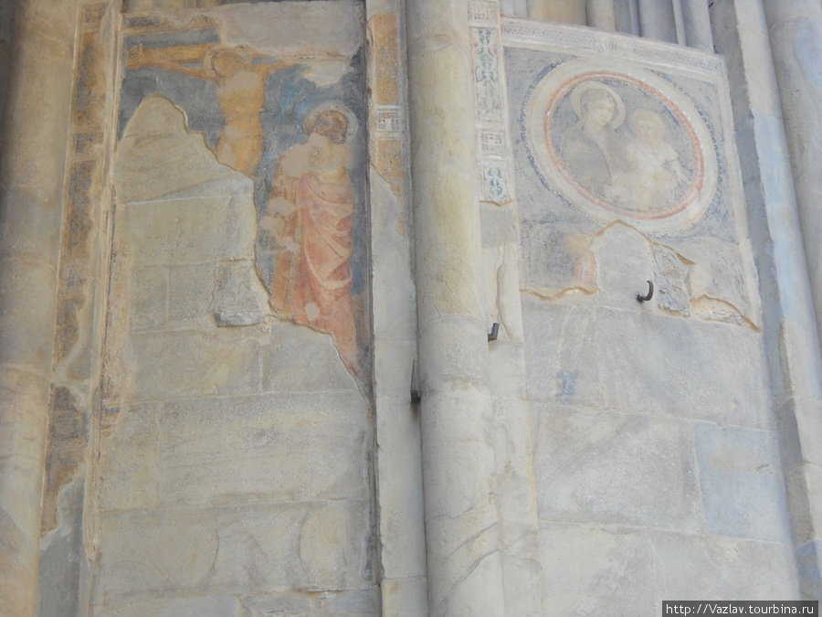 Остатки фресок Бергамо, Италия