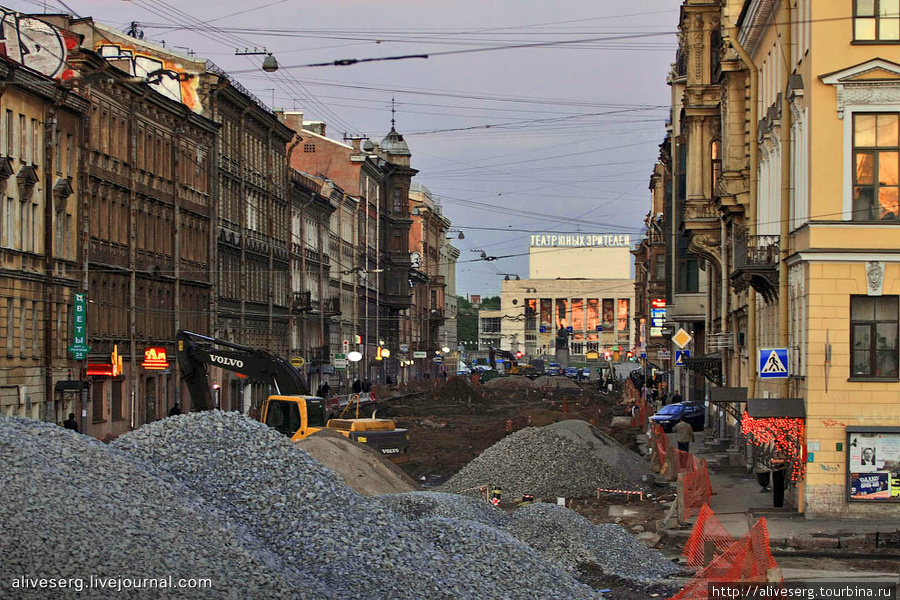 На улице гороховой ажиотаж. Улицы Санкт-Петербурга после дня города. Улица Гороховая ажиотаж.