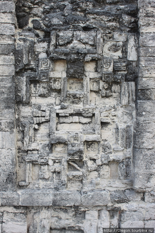 Небольшой фрагмент отделки древнего здания Шпухиль, Мексика