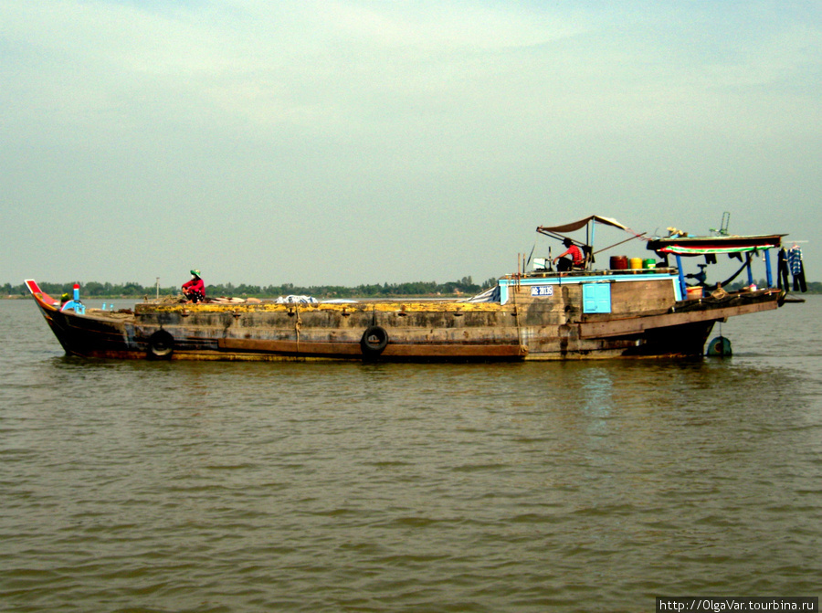 Начинают попадаться крупные лодки Тяудок, Вьетнам