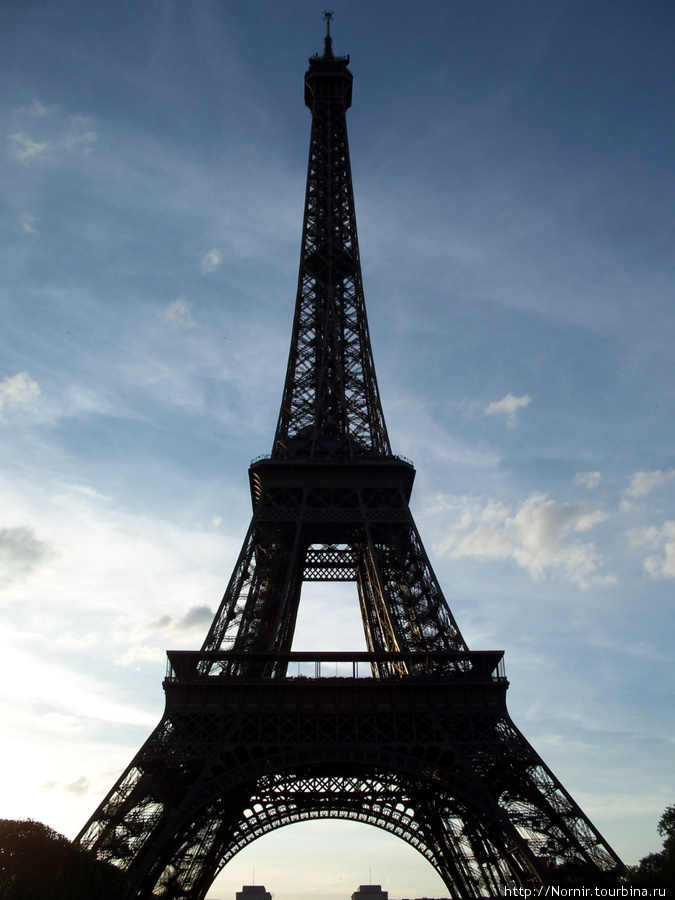 Эйфелева башня_Париж_Май 2011 Париж, Франция