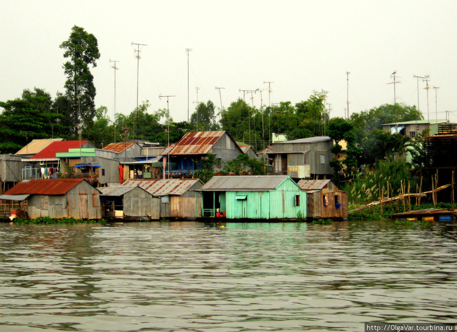 Местные домики мало напоминали привычное жилье, скорее какие-то гаражи... Тяудок, Вьетнам