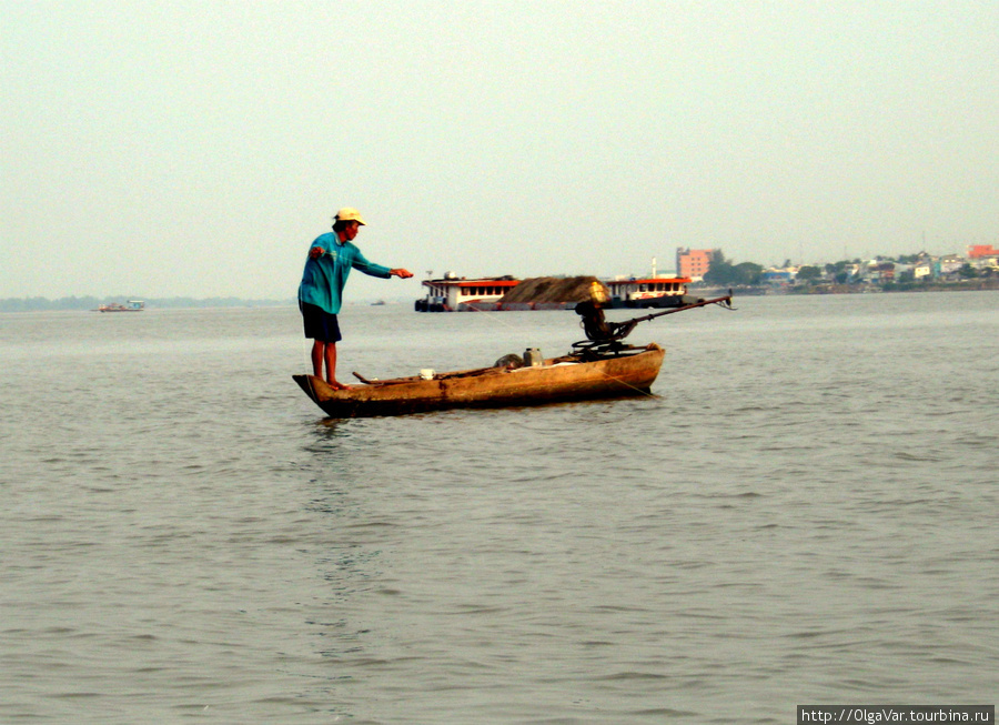 Не каждый сможет удержаться в такой лодке Тяудок, Вьетнам