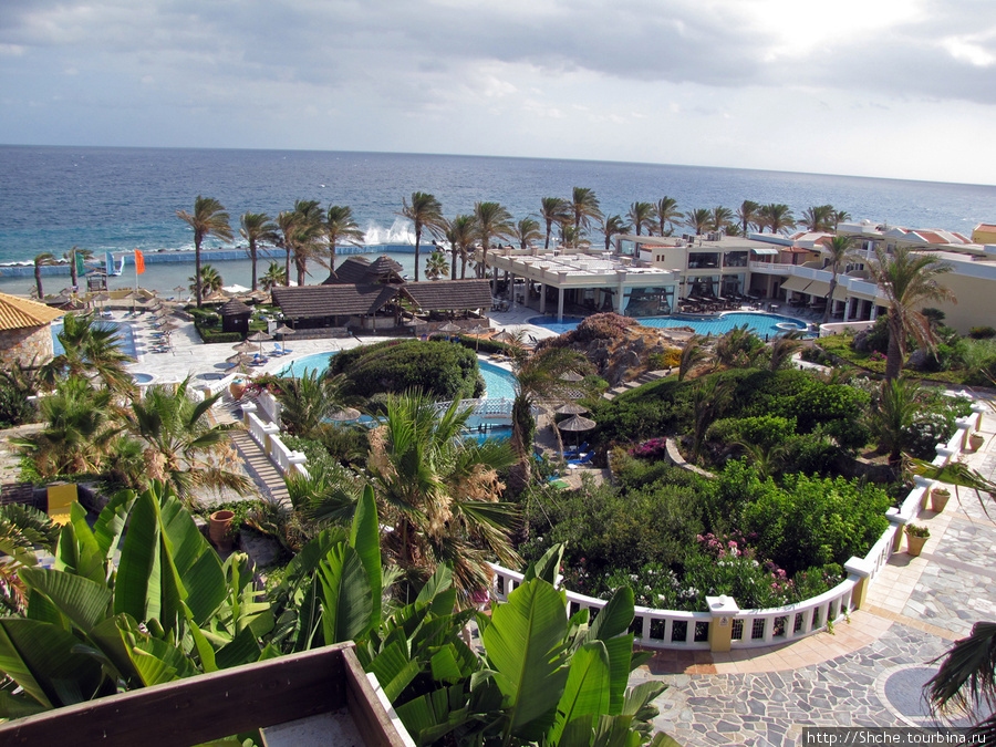 Нижняя территория отеля — mfcctqys и пляж Милатос, Греция